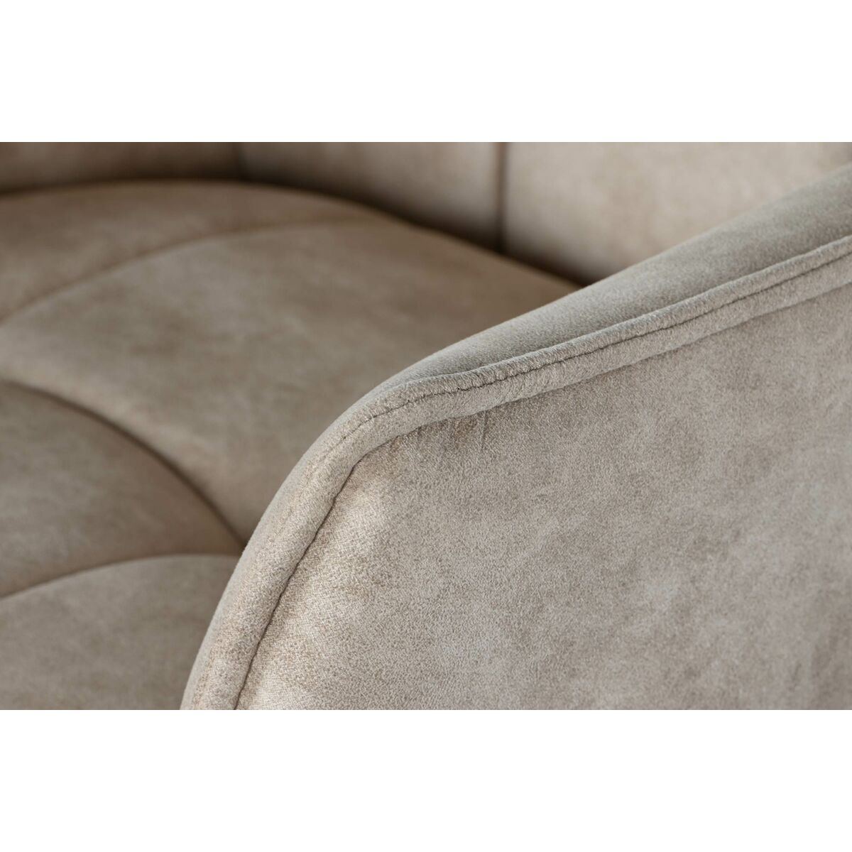 V6H42AF27C8F00BE2D3DA3D2BBFC3A826CDR3658729P3